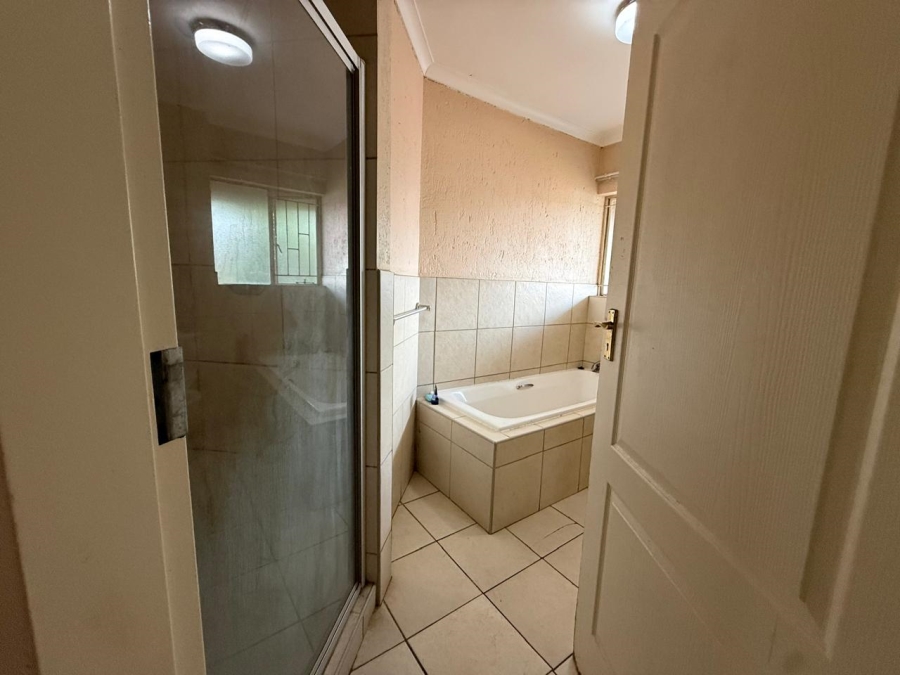 2 Bedroom Property for Sale in Rustenburg Central North West